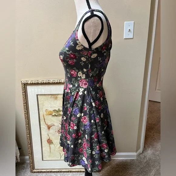 Floral Scoop Neck Mini Skater Dress - Gray and Pink - Picture 4 of 5